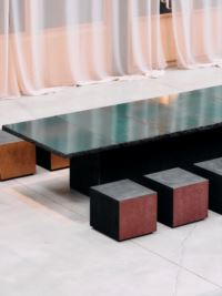 La Pietra Lavica come Elemento di Design Poliedrico