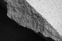 Proprietà dei materiali: pietra lavica e pomice a confronto