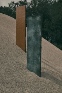 Integrare la pietra lavica con altri elementi naturali