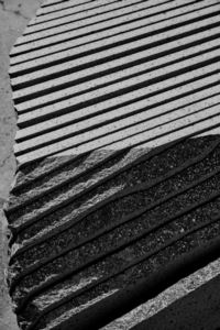 Il grande confronto: pietra naturale vs pietra lavica