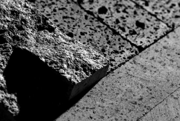 Pro e contro della pietra lavica: è adatta al tuo progetto?